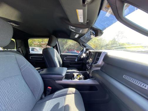 2019 RAM 2500 Big Horn Crew Cab 4x4 6'4' Box