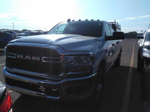 2022 RAM 2500 Tradesman Crew Cab 4x4 8' Box