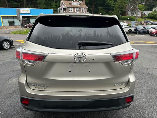 2016 Toyota Highlander LE Plus