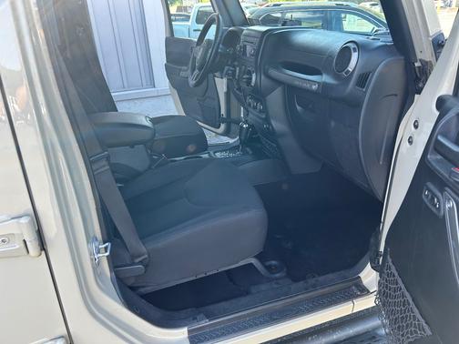 Sand/beige 2017 Jeep Wrangler Unlimited Sport