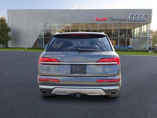 2025 Audi Q7 45 Premium