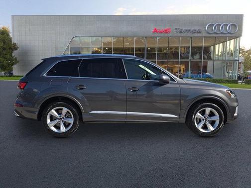 2024 Audi Q7 45 Premium Plus