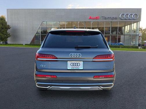 2024 Audi Q7 45 Premium Plus