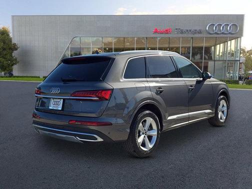 2024 Audi Q7 45 Premium Plus