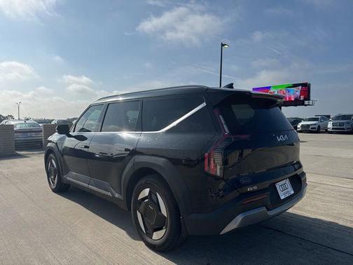 Aurora Black Pearl 2024 Kia EV9 Wind