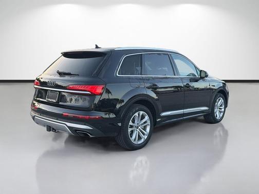 Mythos Black Metallic 2025 Audi Q7 45 Premium