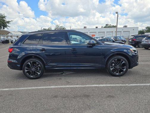 2025 Audi Q7 55 Premium Plus
