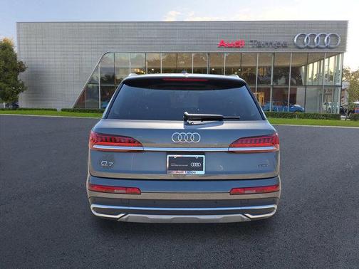 2024 Audi Q7 45 Premium Plus
