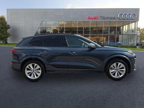 2025 Audi Q6 e-tron Premium Plus