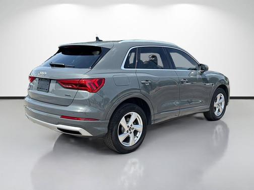 Nano Gray Metallic 2022 Audi Q3 40 Premium