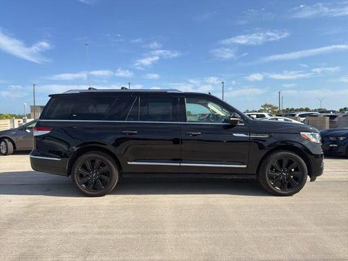 Infinite Black Metallic Clearcoat 2023 Lincoln Navigator Reserve