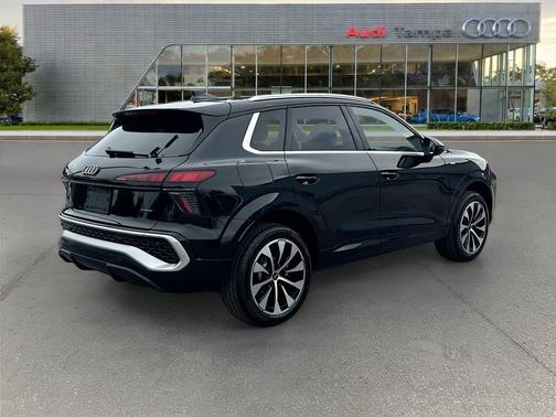 Mythos Black Metallic 2026 Audi Q3 TFSI quattro S tronic