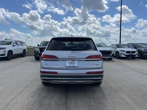 2022 Audi Q7 45 Premium