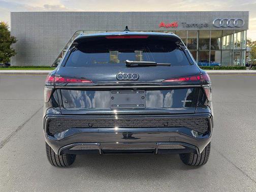 Mythos Black Metallic 2026 Audi Q3 TFSI quattro S tronic