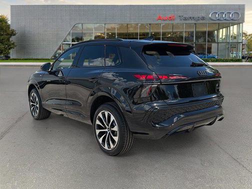 Mythos Black Metallic 2026 Audi Q3 TFSI quattro S tronic