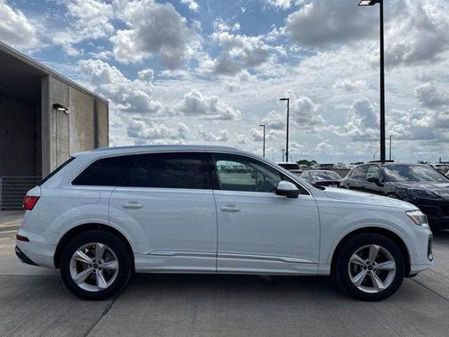 Glacier White Metallic 2025 Audi Q7 45 Premium