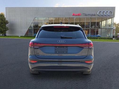2025 Audi Q6 e-tron Premium Plus quattro