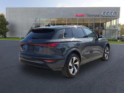 2025 Audi Q6 e-tron Premium Plus quattro