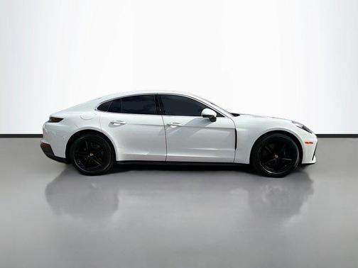 2025 Porsche Panamera 4