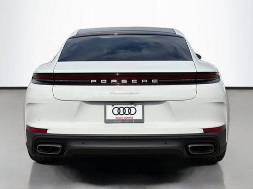 2025 Porsche Panamera 4
