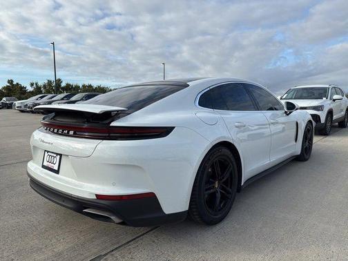 2025 Porsche Panamera 4