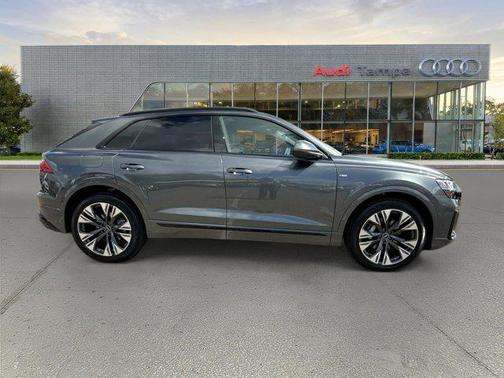 Daytona Gray Pearl Effect 2026 Audi Q8 55 Premium Plus