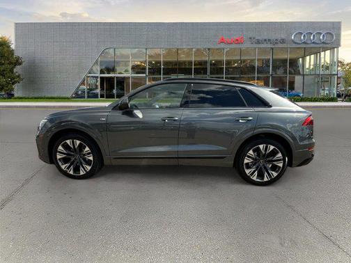 Daytona Gray Pearl Effect 2026 Audi Q8 55 Premium Plus