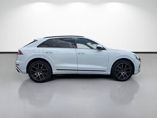 Glacier White Metallic 2022 Audi Q8 55 Premium Plus