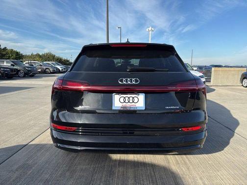 2022 Audi e-tron Premium