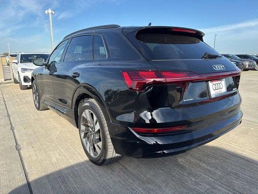2022 Audi e-tron Premium