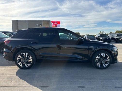 2022 Audi e-tron Premium