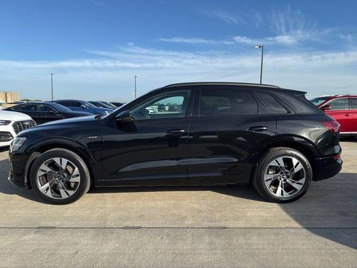 2022 Audi e-tron Premium