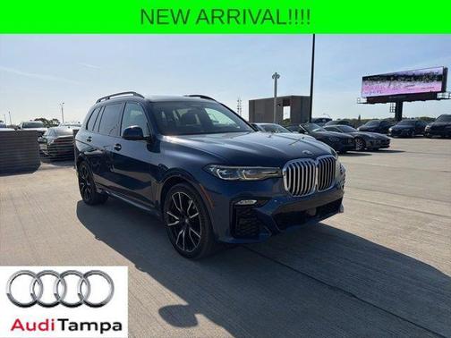 Phytonic Blue Metallic 2022 BMW X7 xDrive40i