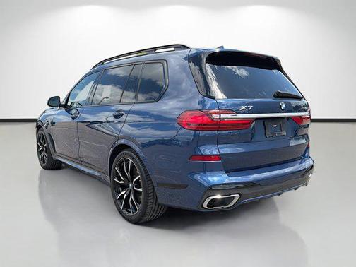 Phytonic Blue Metallic 2022 BMW X7 xDrive40i
