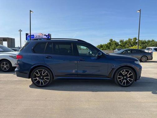 Phytonic Blue Metallic 2022 BMW X7 xDrive40i
