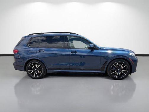 Phytonic Blue Metallic 2022 BMW X7 xDrive40i