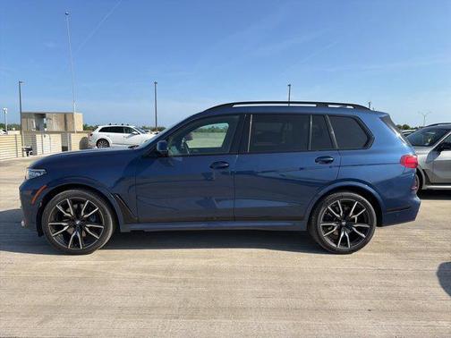 Phytonic Blue Metallic 2022 BMW X7 xDrive40i