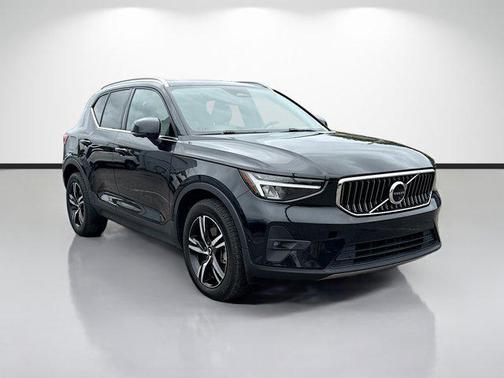 Onyx Black Metallic 2023 Volvo XC40 B5 Plus Bright Theme