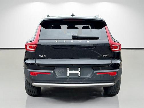 Onyx Black Metallic 2023 Volvo XC40 B5 Plus Bright Theme