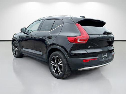 Onyx Black Metallic 2023 Volvo XC40 B5 Plus Bright Theme