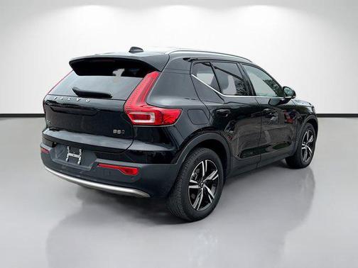 Onyx Black Metallic 2023 Volvo XC40 B5 Plus Bright Theme