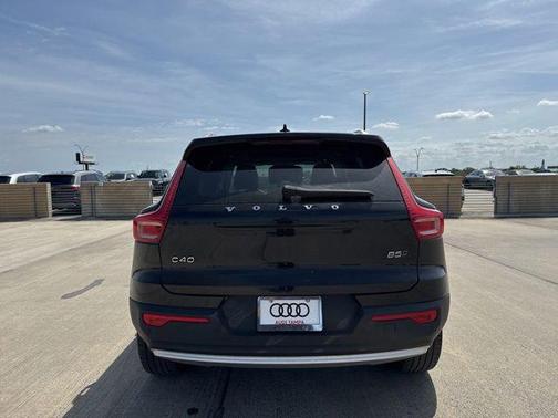 Onyx Black Metallic 2023 Volvo XC40 B5 Plus Bright Theme
