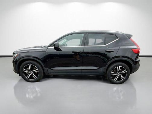 Onyx Black Metallic 2023 Volvo XC40 B5 Plus Bright Theme
