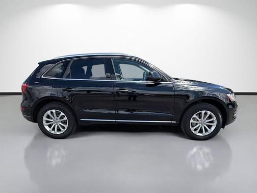 Brilliant Black 2017 Audi Q5 2.0T Premium