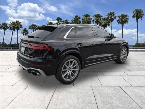 Mythos Black Metallic 2022 Audi RS Q8 4.0T