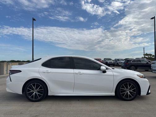 Ice Cap 2023 Toyota Camry SE