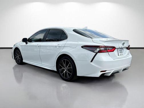 Ice Cap 2023 Toyota Camry SE
