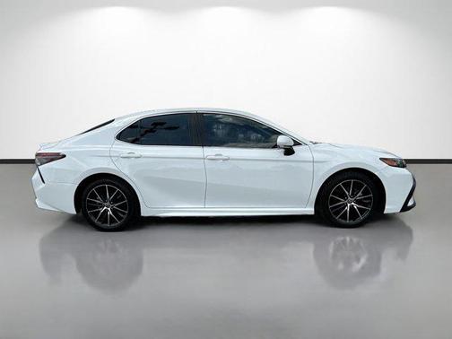 Ice Cap 2023 Toyota Camry SE