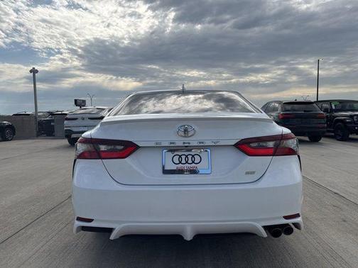 Ice Cap 2023 Toyota Camry SE