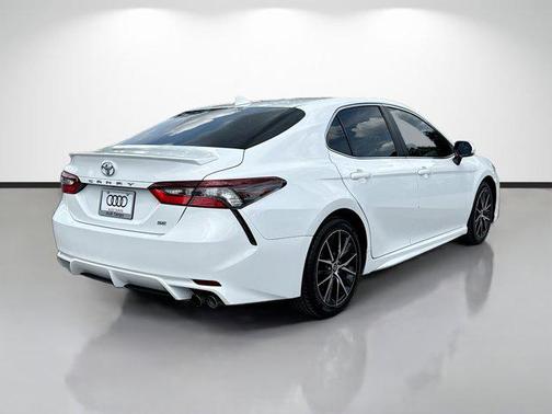 Ice Cap 2023 Toyota Camry SE